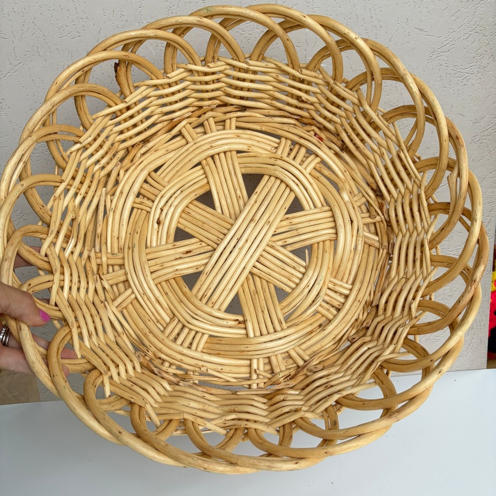 Vintage Round Wicker Rattan Basket Bowl Scalloped Edge 15 Inch Boho Decor